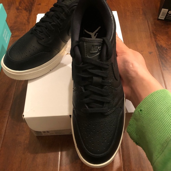 WMNS AIR JORDAN 1 RE LOW LIFTD - Picture 2 of 4